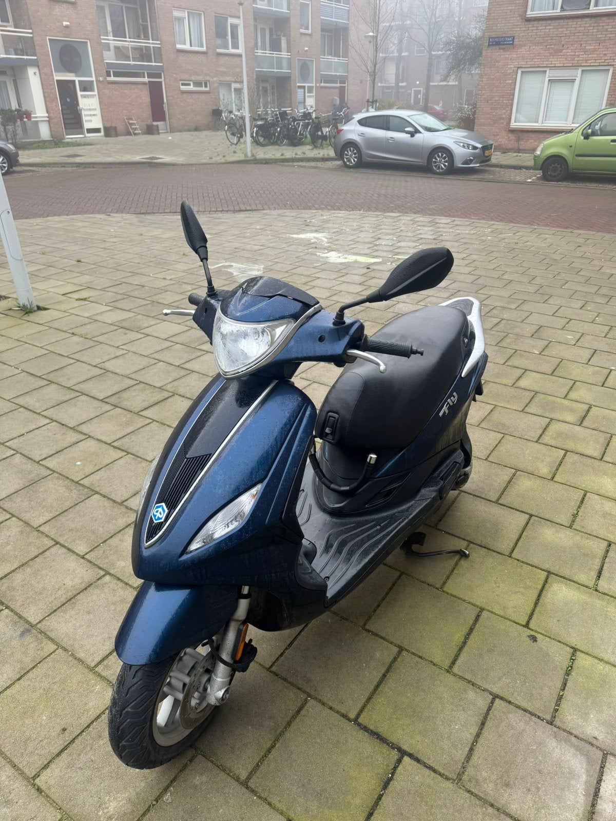 Piaggio fly 2017, Fietsen en Brommers, Ophalen, Zo goed als nieuw, Benzine, Fly