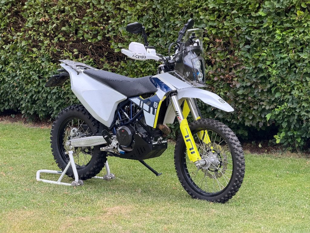 Husqvarna 701 Enduro 2024 - 7.788km, TET-klaar, vol extra's, Motoren, Motoren | Husqvarna, 693 cc, Motorrijbewijs A, Gebruikt