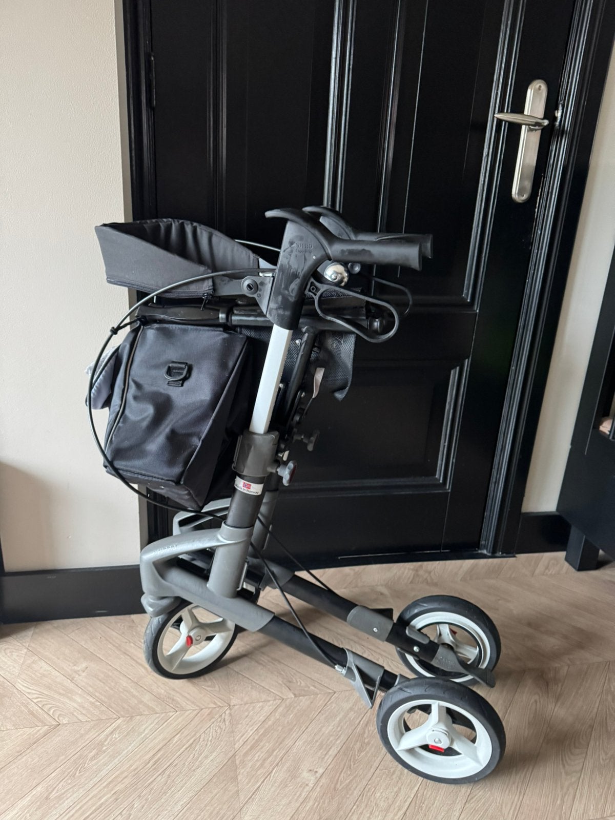 Rollator in zeer goede staat - incl tas, Ophalen, Zo goed als nieuw
