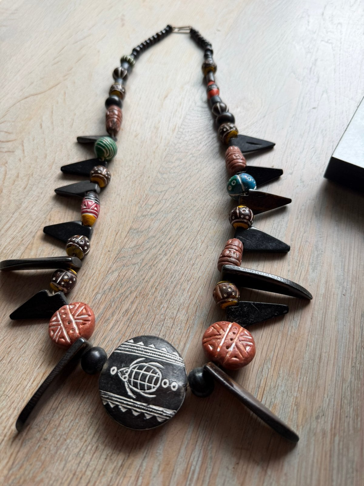 Ketting van oa been en aardewerk kralen uit Peru, Verzenden, Zo goed als nieuw, Overige materialen