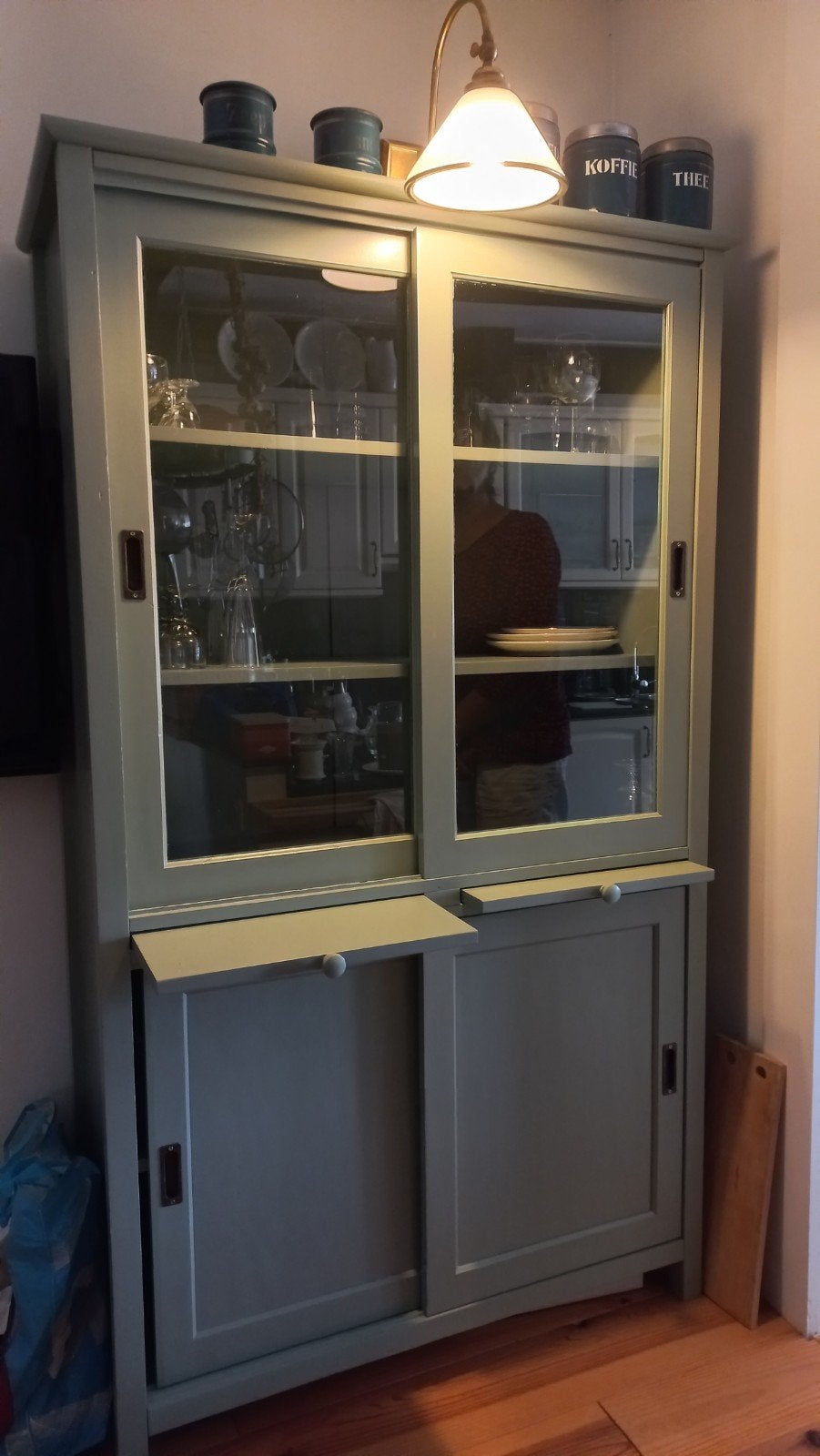 servieskast geschilderd in landelijk groen., Huis en Inrichting, Kasten | Buffetkasten, Ophalen, 25 tot 50 cm, 100 tot 150 cm