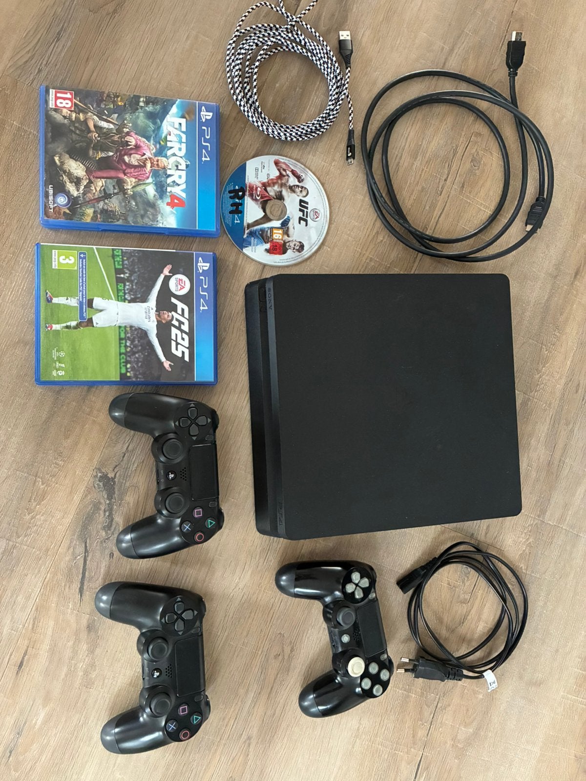 PS4 met 3 games en 3 controllers, Ophalen, Met 3 controllers of meer, Slim, 500 GB