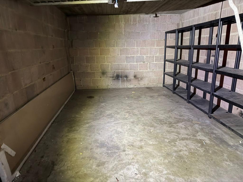 Ruime garagebox te huur - Ideaal voor opslag of parkeren