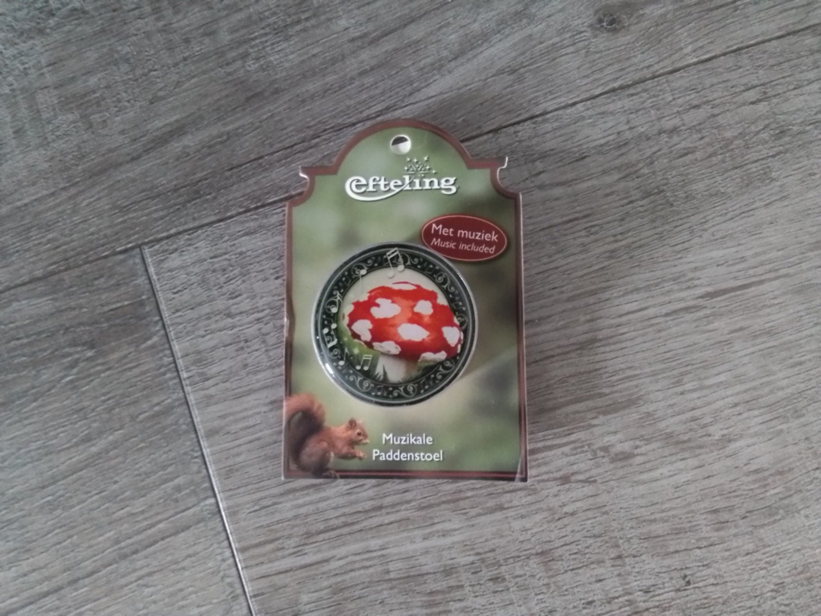 Muzikale efteling pin paddestoel batterij is leeg links kaar, Ophalen of Verzenden, Button of Speldje