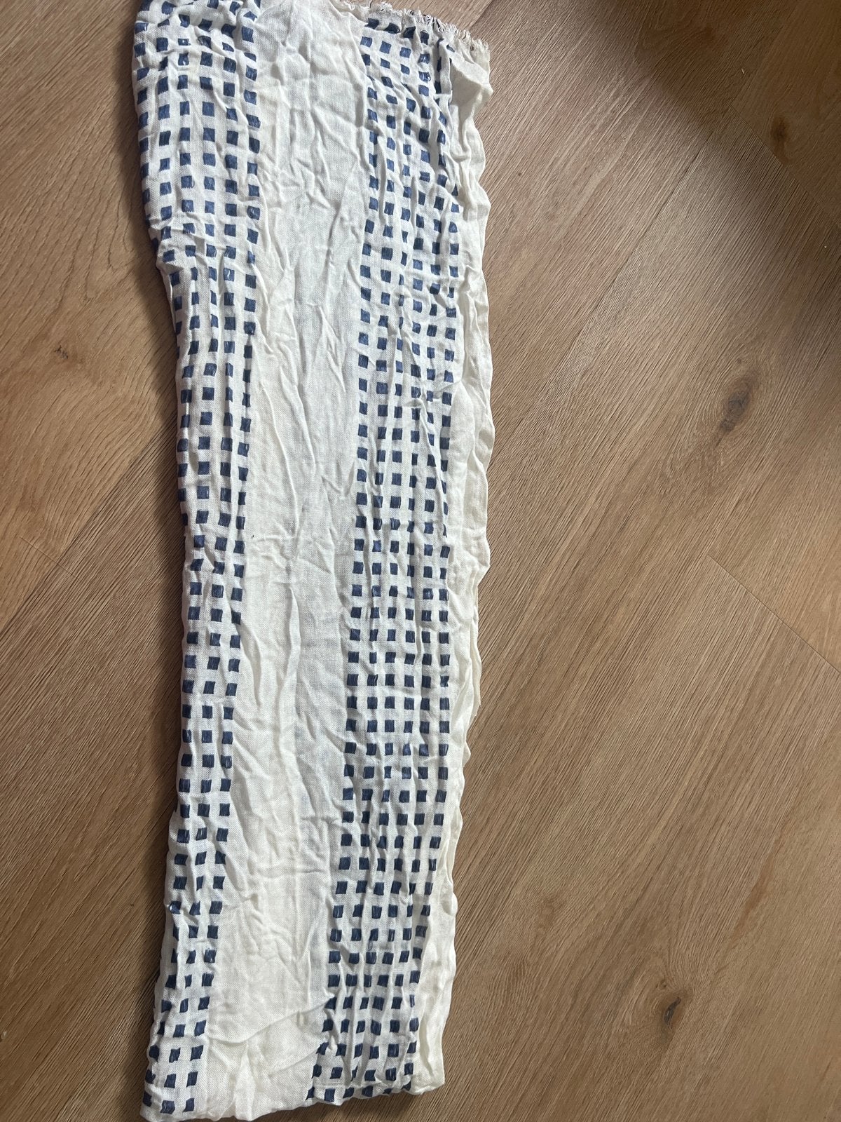 Luchtige CKS sjaal met blauw-wit patroon, Ophalen of Verzenden, Zo goed als nieuw, Sjaal