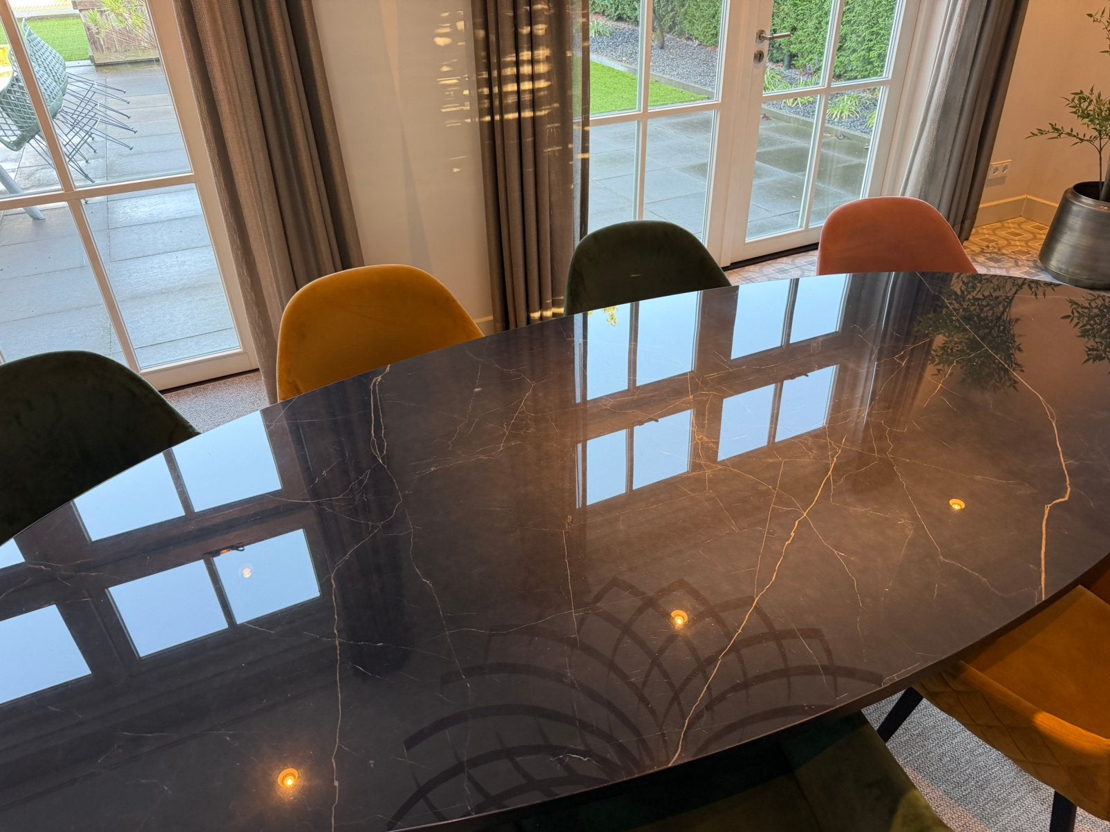 Foto 5 van Eettafel zwart ovaal 240x110cm