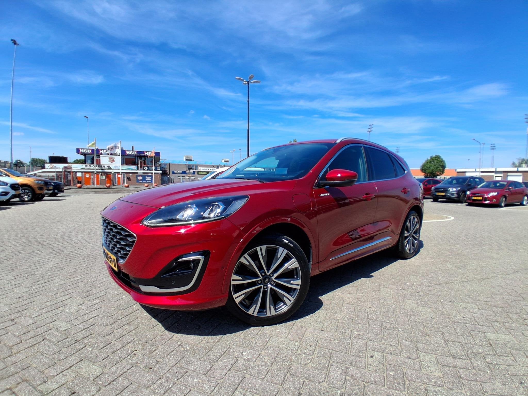 Foto 2 van Ford Kuga 2.5 PHEV 225 pk Vignale Driver Assistance Pack - W
