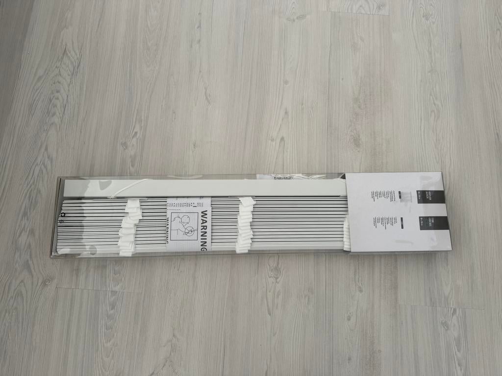 Nieuwe wit houten jaloezie 80 cm breed bij 130 cm hoog, Huis en Inrichting, Stoffering | Gordijnen en Lamellen, Nieuw, Wit, 100 tot 150 cm