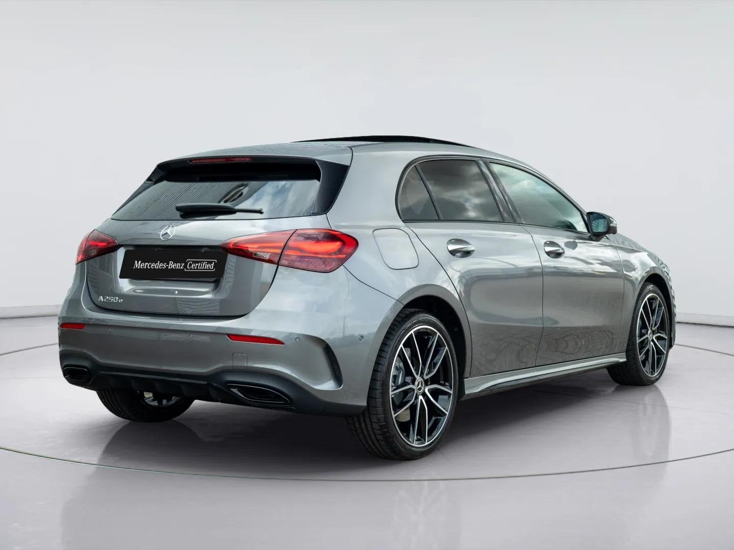 Mercedes-Benz A-Klasse Hatchback 250 e 140 Year Edition Prem, Auto's, Mercedes-Benz, Automatische klimaatregeling, 4 cilinders
