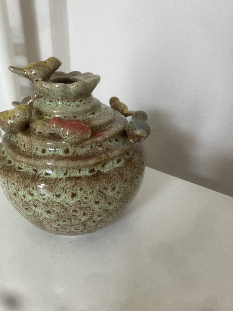 Handgemaakte keramieken vogelvaas van het merk Villa Pottery, Gebruikt, Overige kleuren, Aardewerk of Porselein, Ophalen of Verzenden
