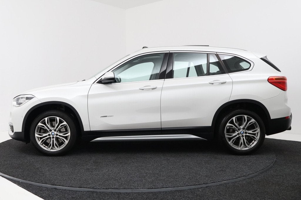BMW X1 SDrive20i Centennial High Executive (PANORAMADAK, TRE, Auto's, BMW, 1998 cc, Bedrijf, SUV of Terreinwagen, 1460 kg