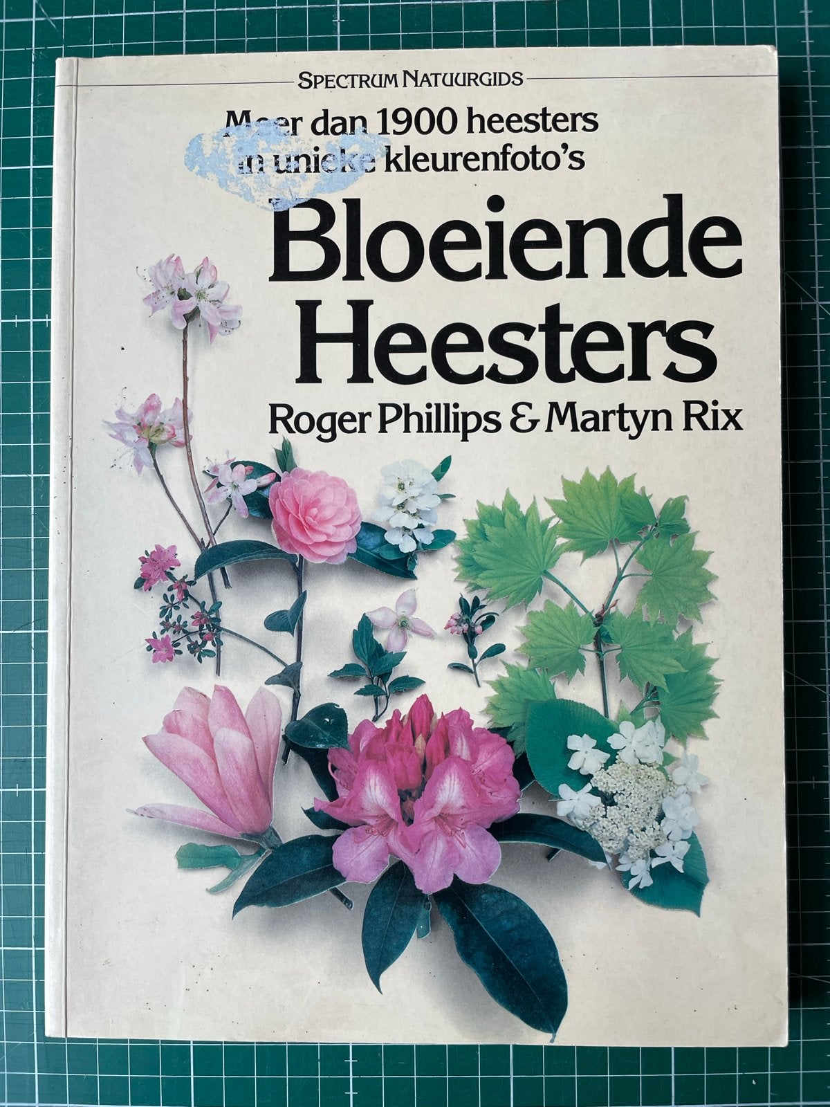 Bloeiende Heesters - Spectrum Natuurgids, Boeken, Ophalen of Verzenden, Gelezen, Tuinieren en Tuinplanten