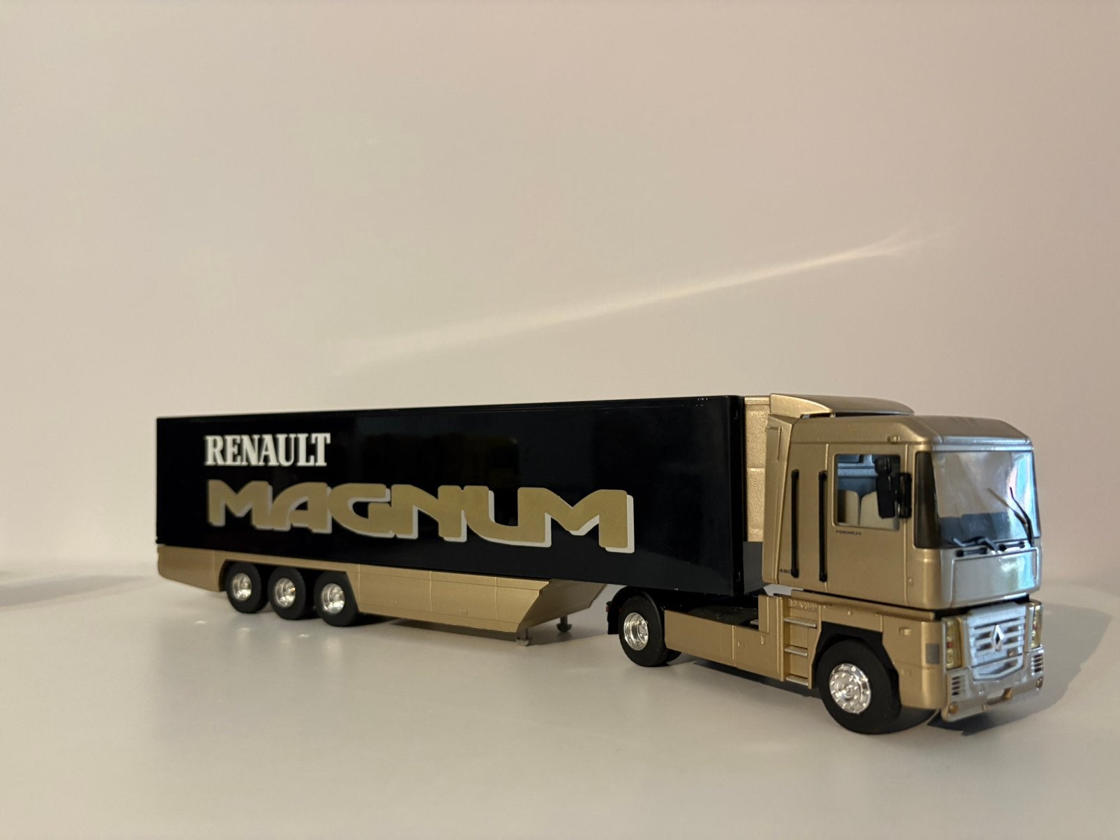 Renault AE Magnum, Verzenden, Zo goed als nieuw, Bus of Vrachtwagen, MiniChamps