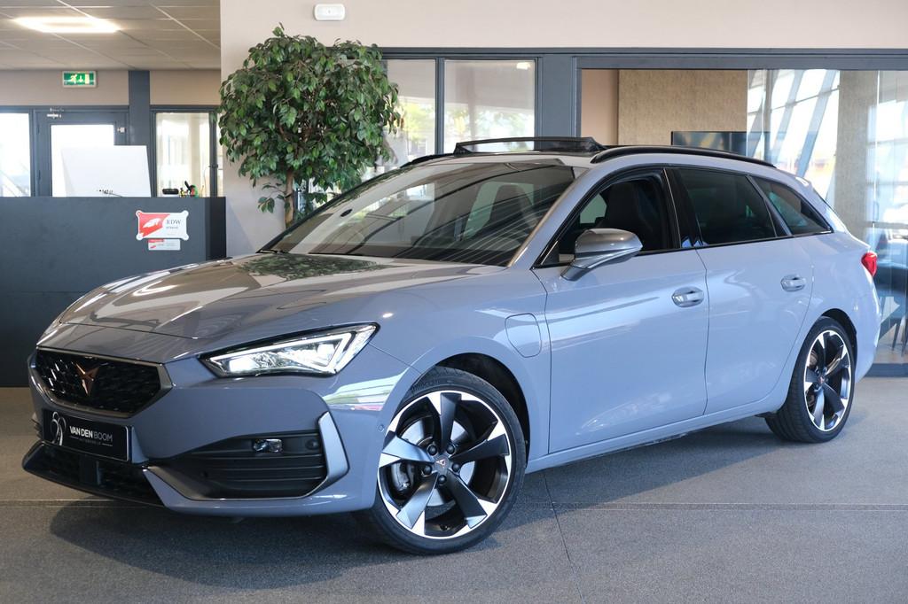 CUPRA Leon Sportstourer 1.4 e-Hybrid 204PK Pano Led Cam Elek, Auto's, Cupra, 77 km/l, Gebruikt, Zwart, 4 cilinders