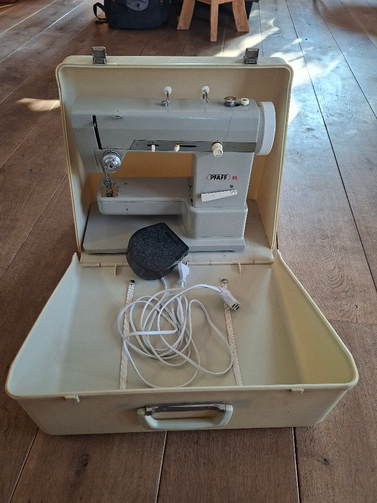 Pfaff 95 Naaimachine met Koffer en Pedaal, Ophalen, Gebruikt, Naaimachine, Pfaff