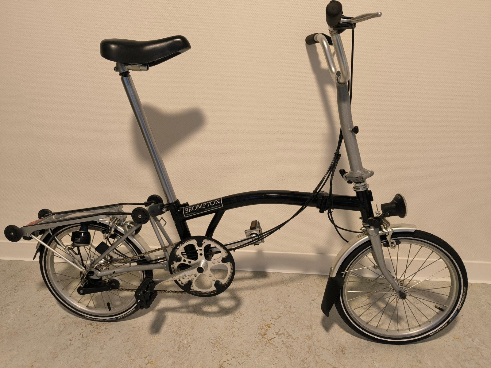 Zwarte Brompton Vouwfiets weinig gebruikt, Fietsen en Brommers, Fietsen | Vouwfietsen, Brompton, 16 tot 18 inch, Versnellingen