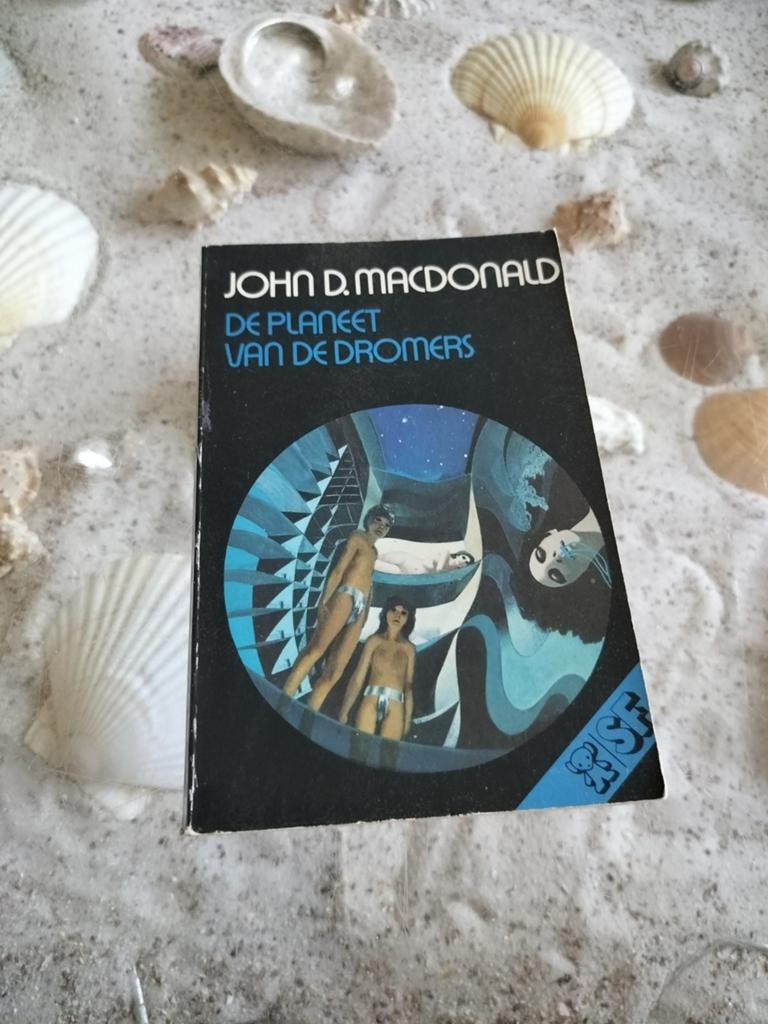 John D. MacDonald - De planeet van de dromers - Bruna SF 74, Boeken, Science fiction, Ophalen of Verzenden, Gelezen