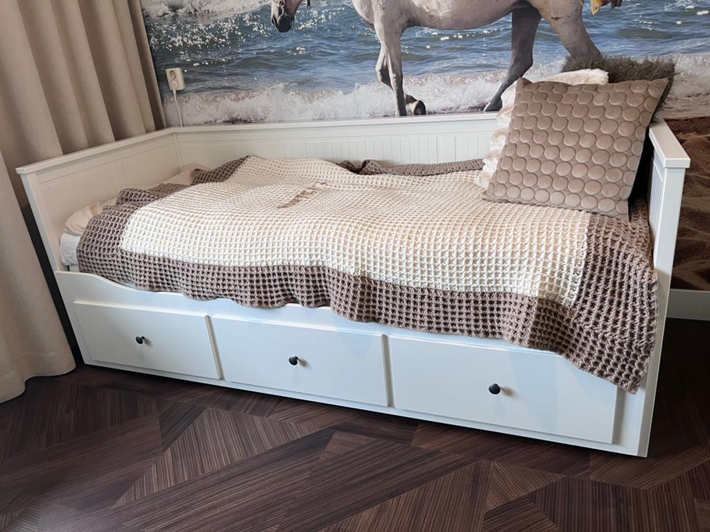 IKEA bedbank Hemnes (zonder matras), Huis en Inrichting, Slaapkamer | Bedden, Ophalen, Wit, Tweepersoons, Zo goed als nieuw