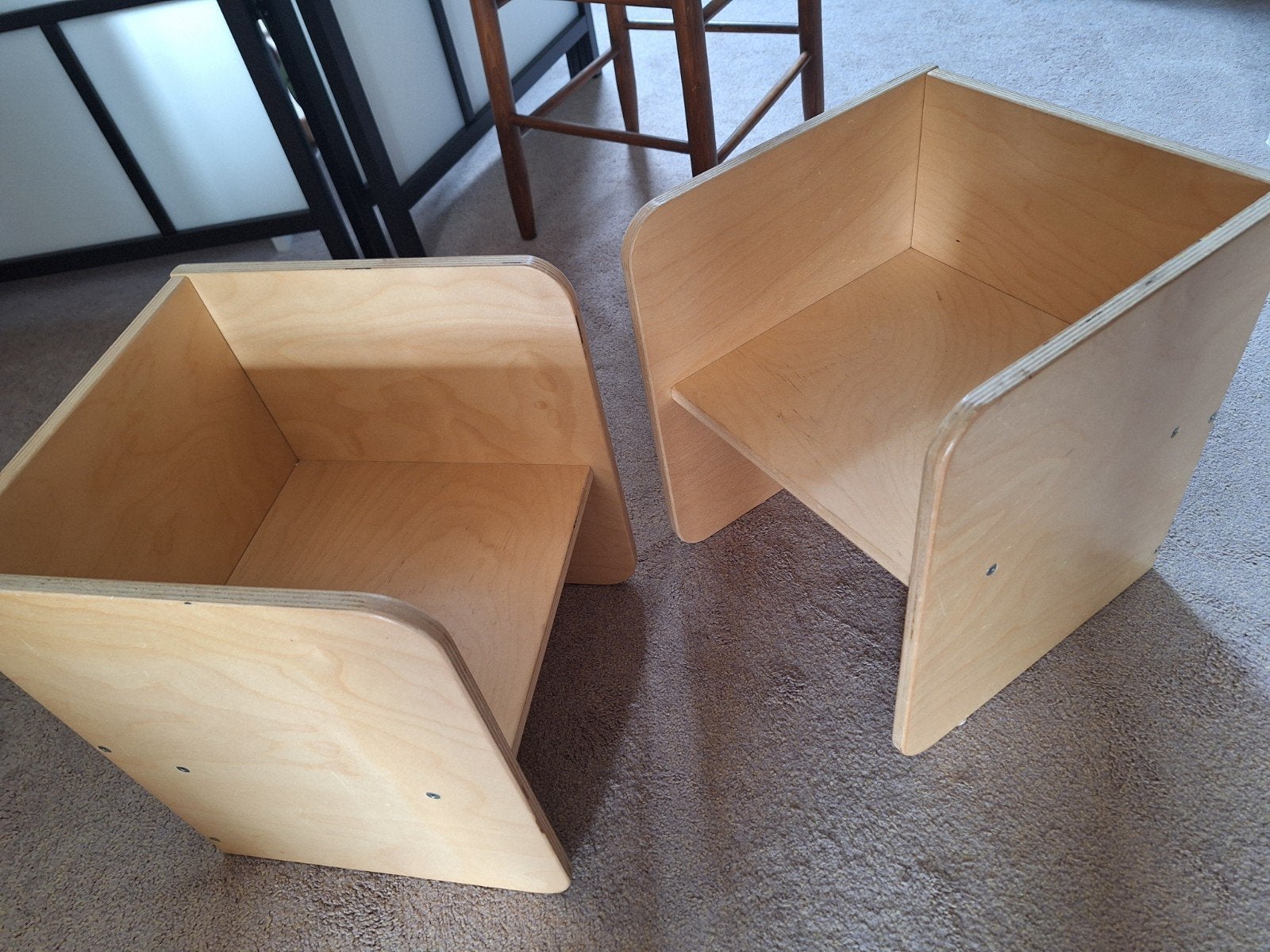 2 kubusstoeltjes Montessori, Kinderen en Baby's, Kinderkamer | Tafels en Stoelen, Ophalen, Zo goed als nieuw, Tafel(s) en Stoel(en)