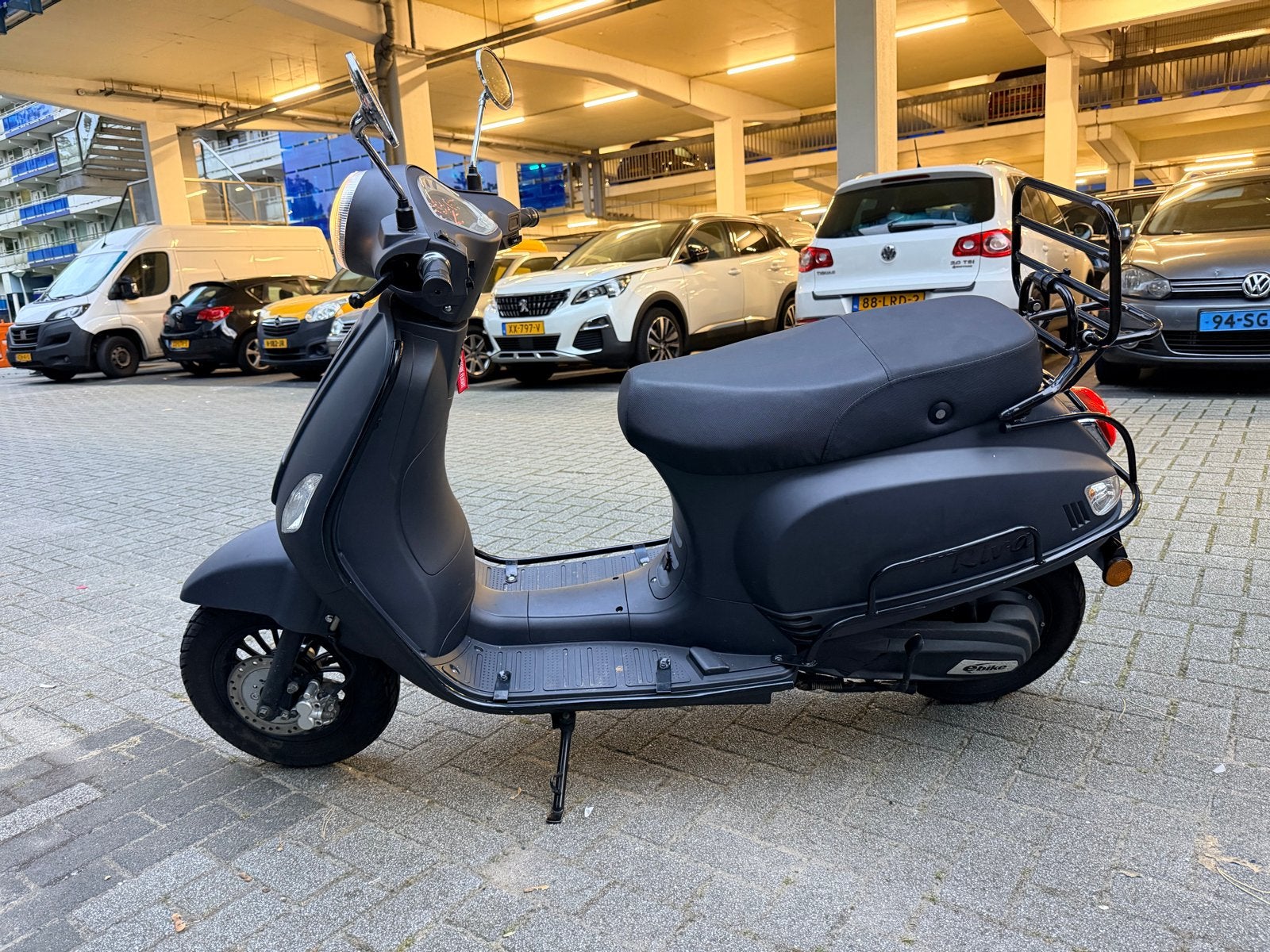 Zwarte Riva Scooter - Zo goed als nieuw, weinig kilometers, Ophalen, Zo goed als nieuw, Elektrisch, Overige merken