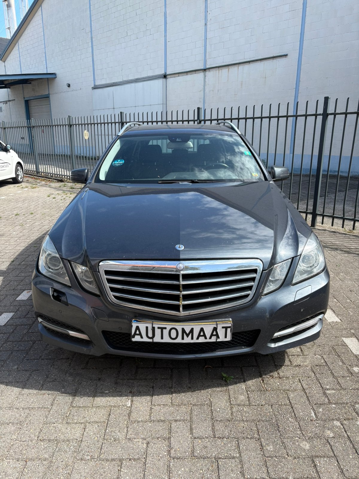 Mercedes-Benz E-Klasse E200 CGI BE Estate Aut7 2012 grijs, Auto's, Achterwielaandrijving, 4 cilinders, 1796 cc, 93 €/maand