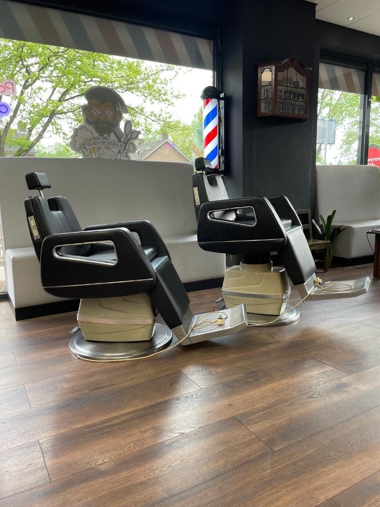 Barberstoelen/kapperstoelen, Ophalen, Zo goed als nieuw, Zwart, Twee