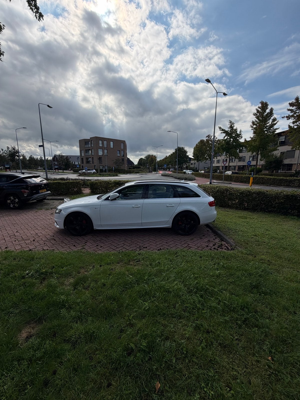 Foto 3 van Audi A4 2.7 TDI 140KW Avant Multitronic 2010 Wit