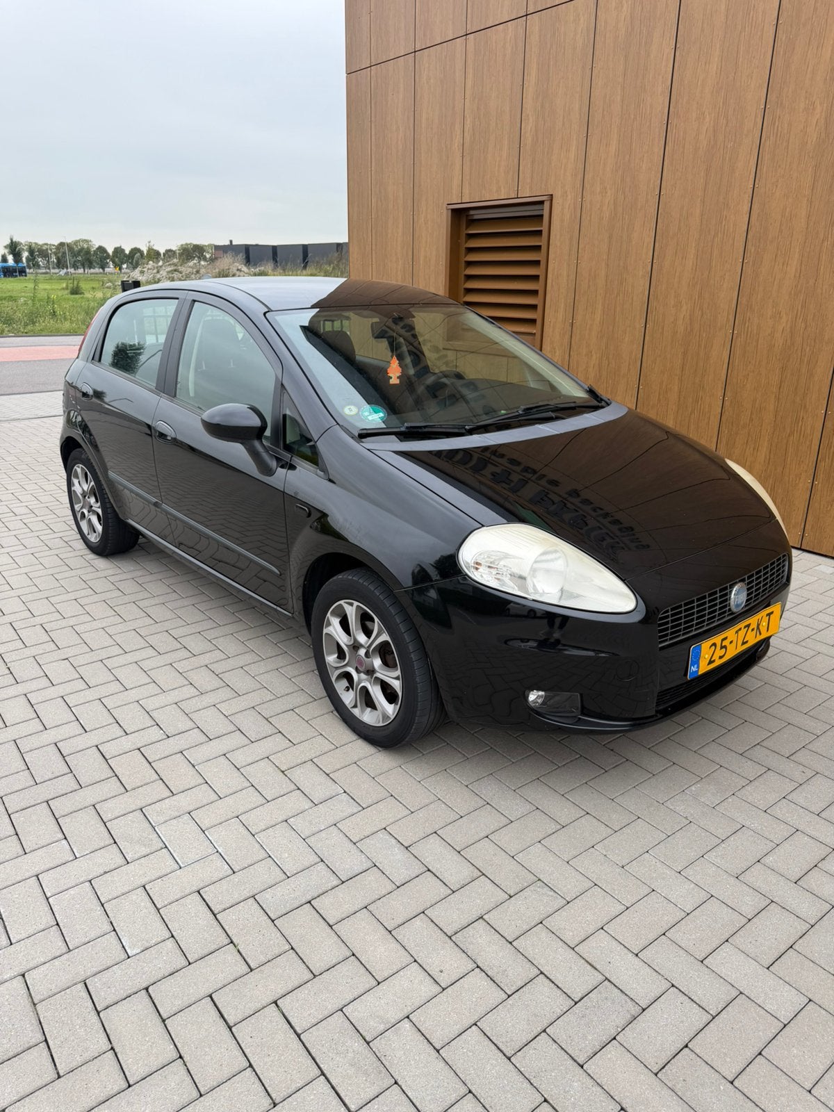 Fiat Punto 1.4 2007 5DRS NIEUWE APK, Voorwielaandrijving, USB, 40 €/maand, Zwart