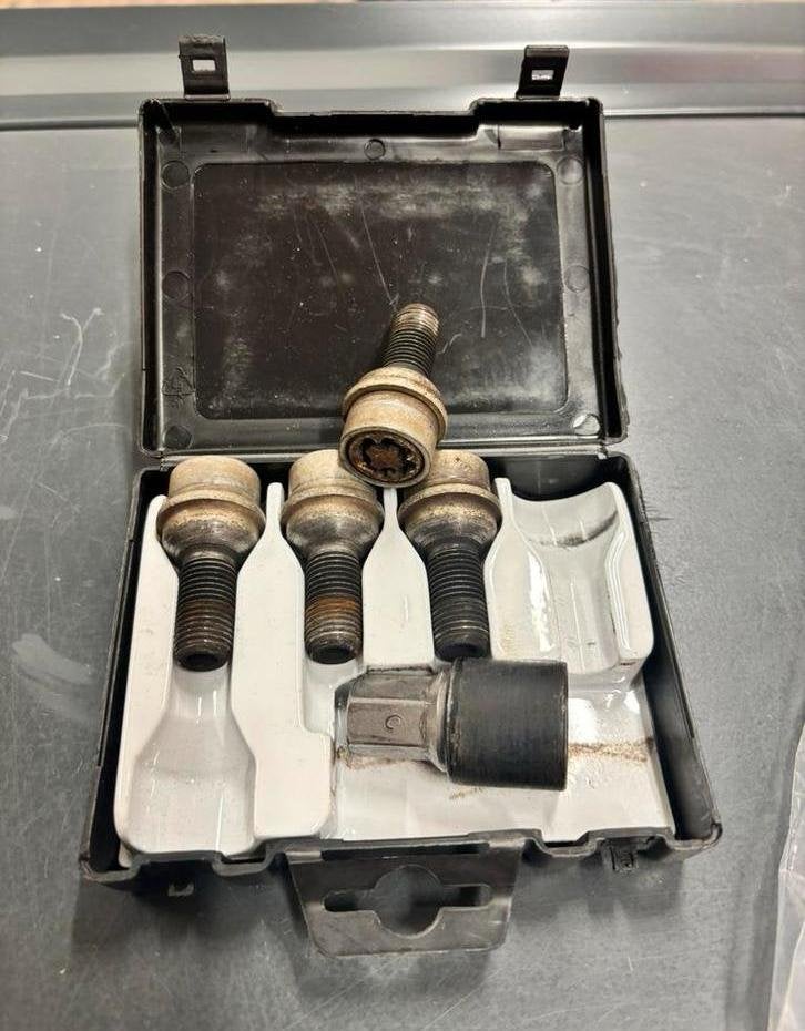 Mercedes-Benz slotbouten / wielbouten origineel Vito, Auto-onderdelen, Gebruikt, Duitsland, Mercedes-Benz, Ophalen of Verzenden
