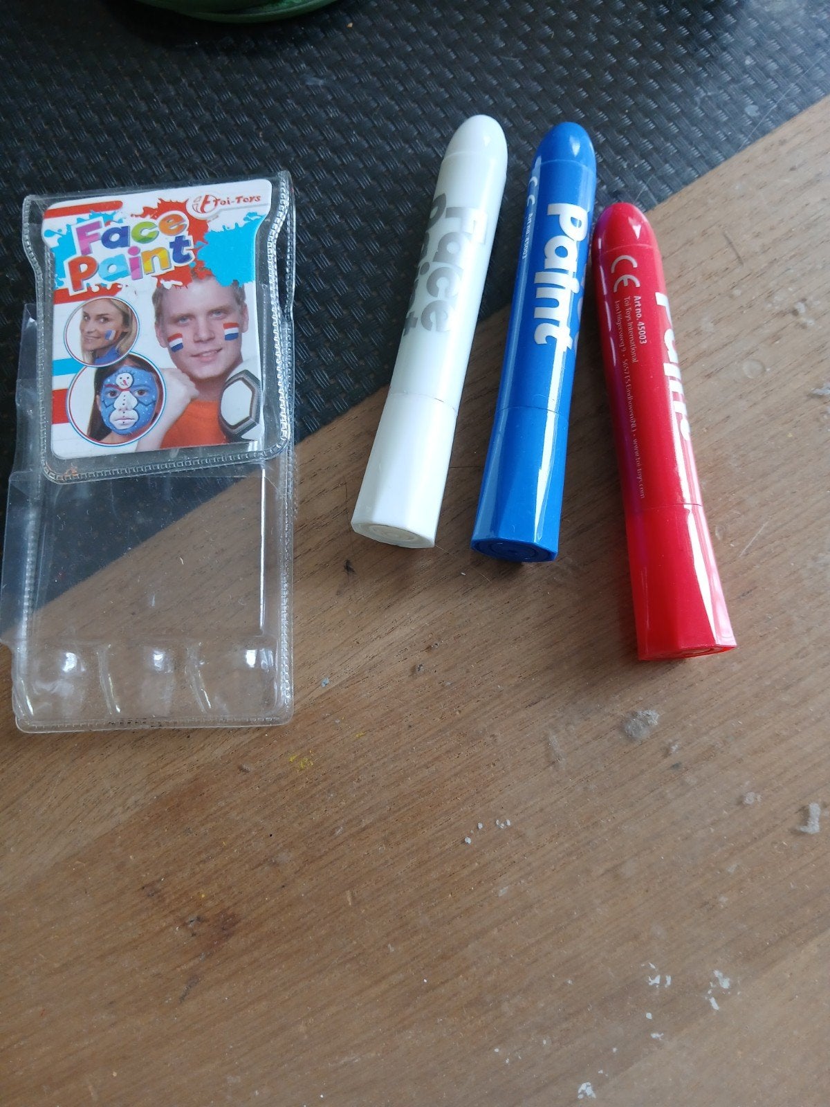 Smink spul, Ophalen