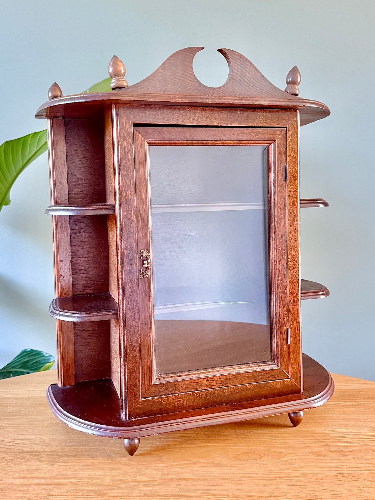 Vintage houten vitrine vitrinekast wandkast wandplank, Ophalen of Verzenden, Gebruikt