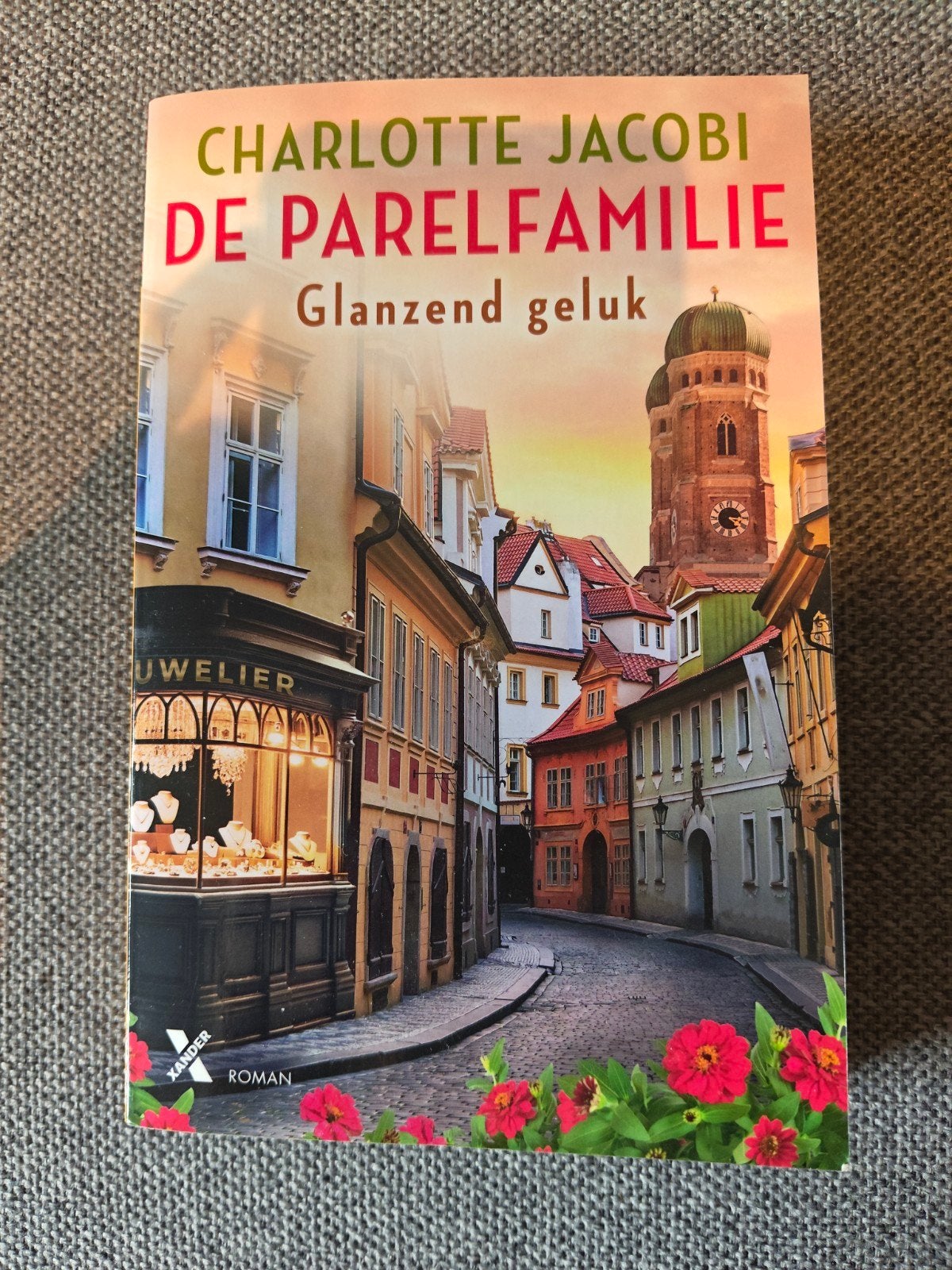 De Parelfamilie: Glanzend geluk - Charlotte Jacobi, Ophalen of Verzenden, Zo goed als nieuw, Charlotte Jacobi, Europa overig