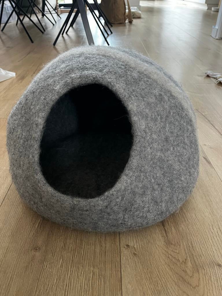 Vilten kattenmand (grijs / wit), Ophalen of Verzenden, Zo goed als nieuw, Vilt