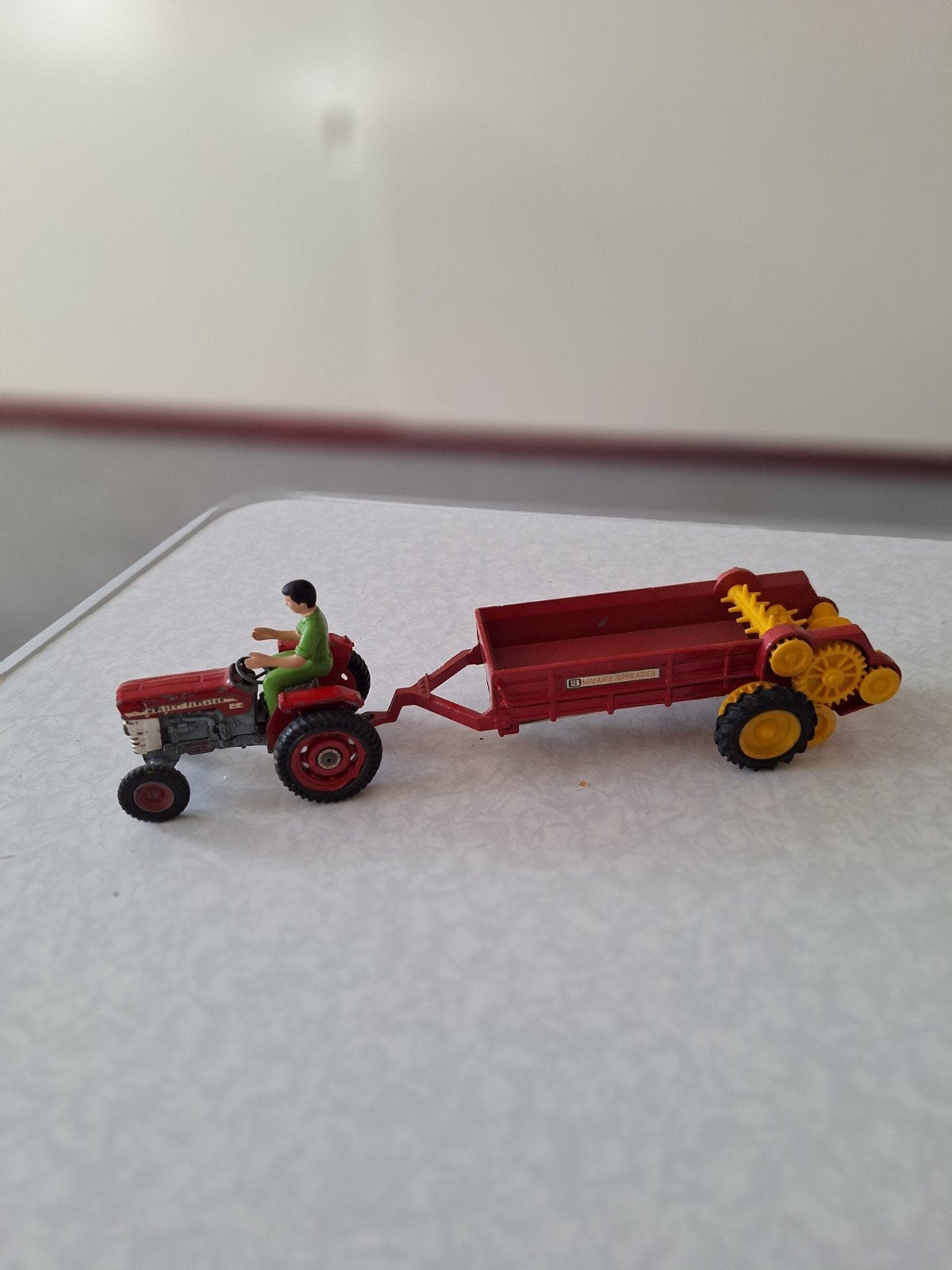 Speelgoed tractor met aanhanger en boer, Ophalen of Verzenden, Gebruikt