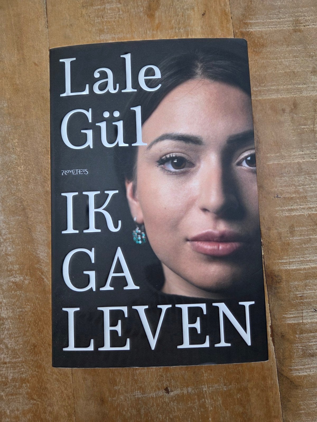 Lale Gül - Ik ga leven (roman), Ophalen of Verzenden, Zo goed als nieuw, Lale Gül, Nederland