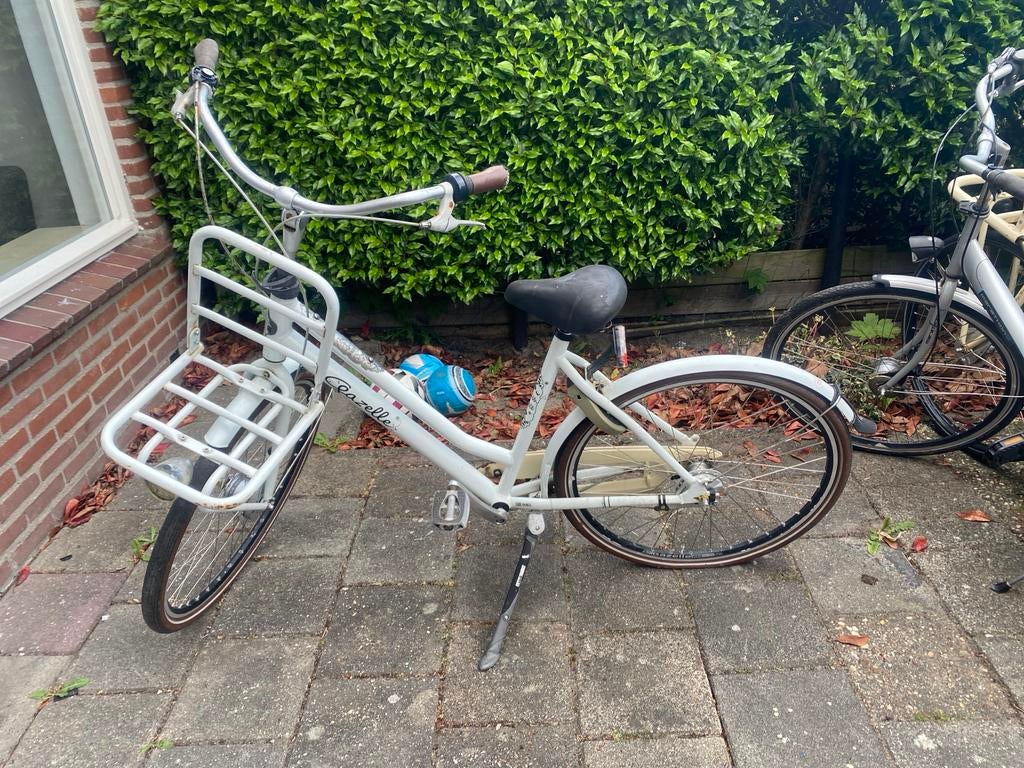 Gazelle transportfiets wit met voordrager, Fietsen en Brommers, Fietsen | Meisjes, Ophalen of Verzenden, Zo goed als nieuw, 26 inch of meer