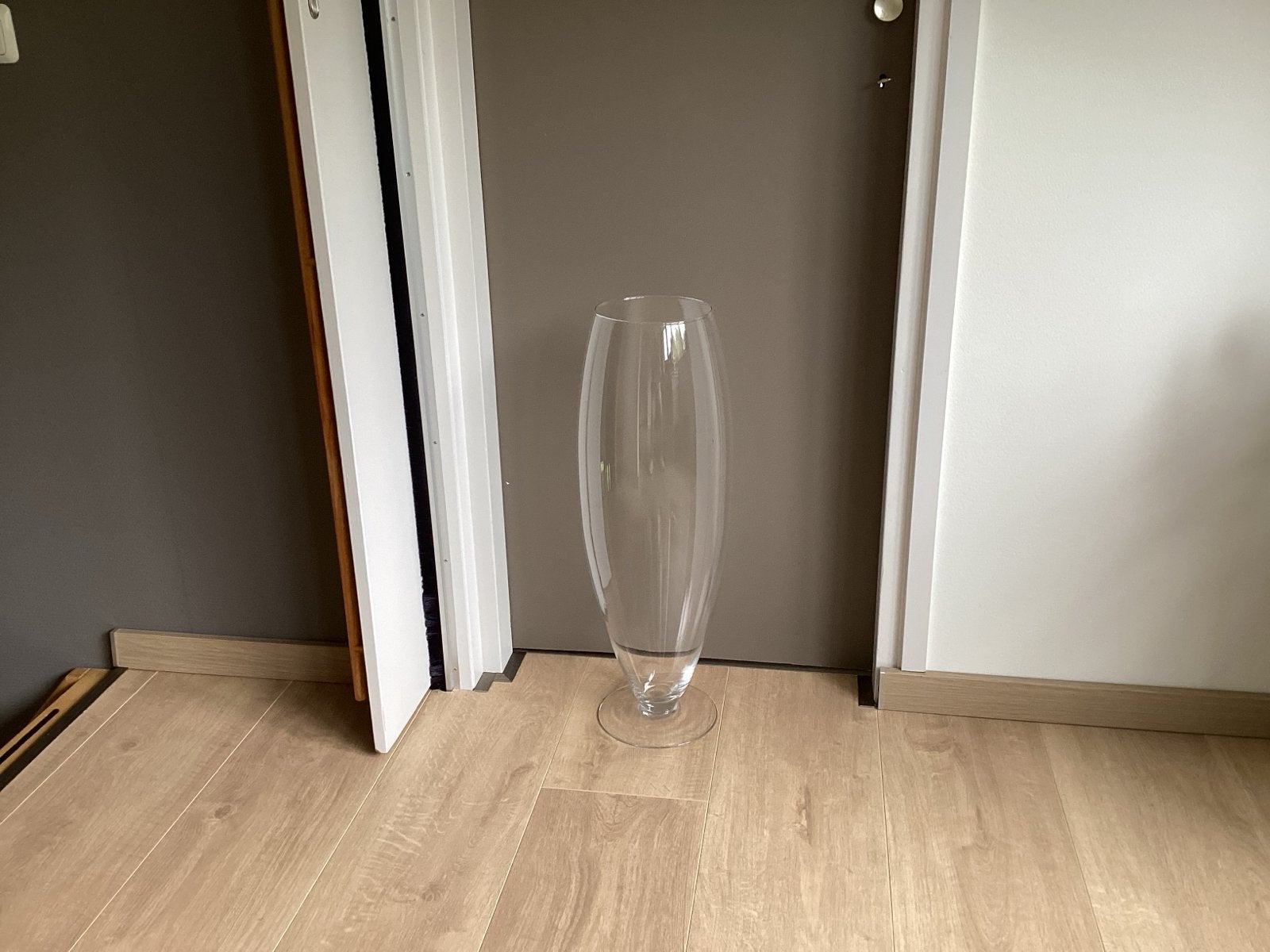 Hoge glazen bloemenvaas - 67 cm, Huis en Inrichting, Ophalen, Op voet, Transparant, Glas