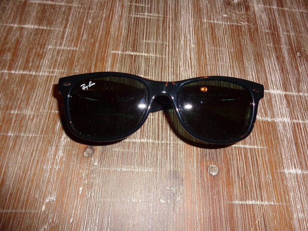 Zwarte kinderzonnebril van ray ban rj 90525, Kinderen en Baby's, Kindermode-accessoires, Ophalen of Verzenden, Zo goed als nieuw