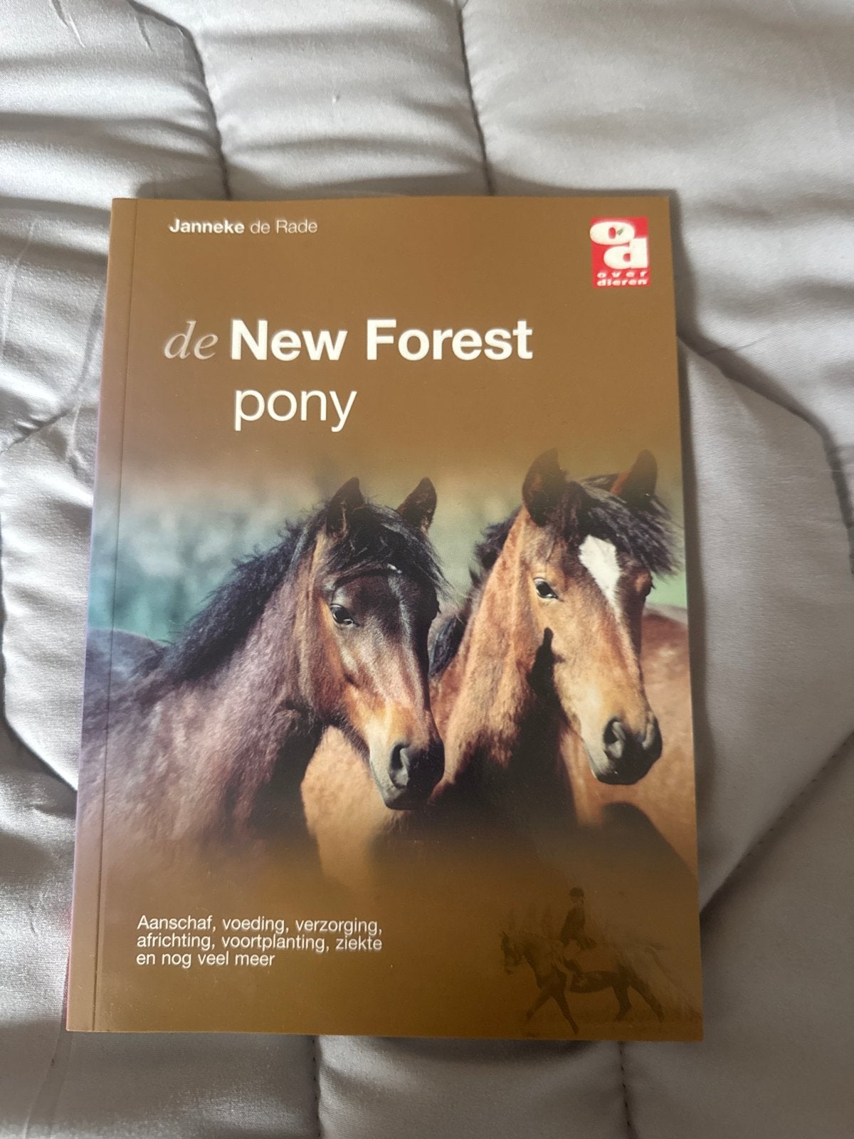 New Forest pony boekje, Dieren en Toebehoren, Paarden en Pony's | Overige Paardenspullen, Ophalen
