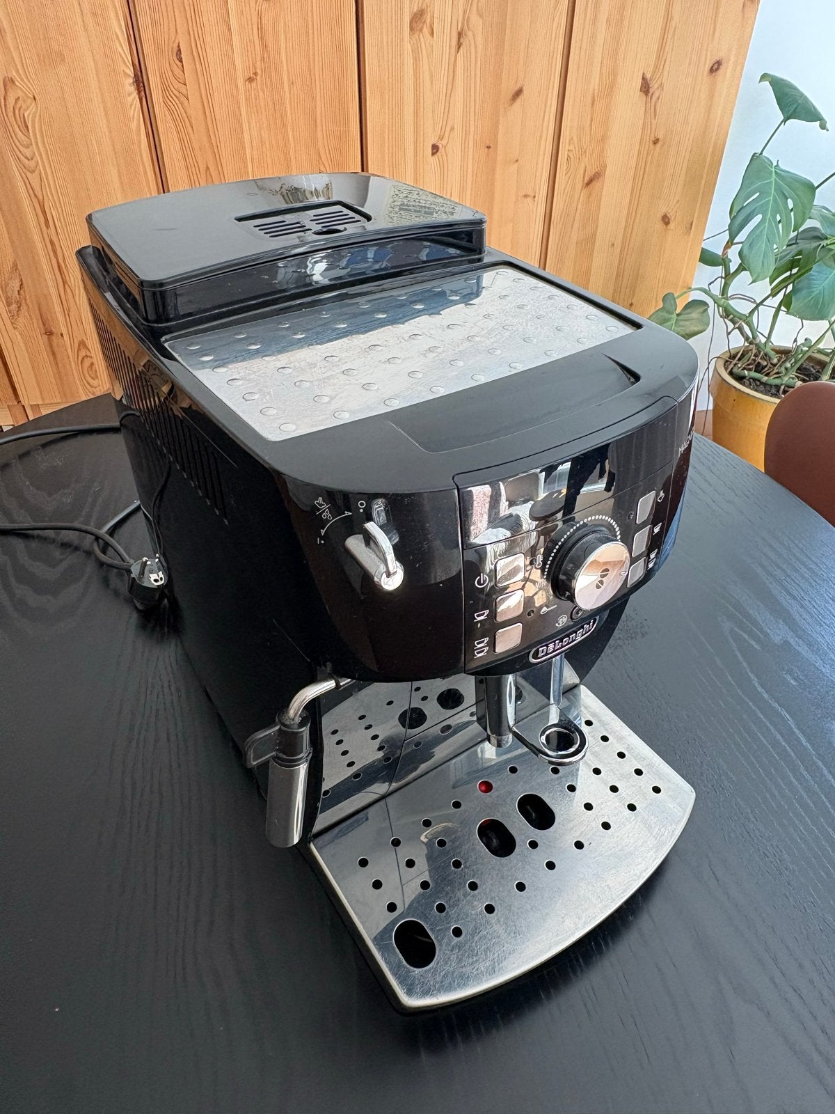 De'Longhi Magnifica S volautomatische espressomachine, Witgoed en Apparatuur, Koffiezetapparaten, Ophalen, Afneembaar waterreservoir