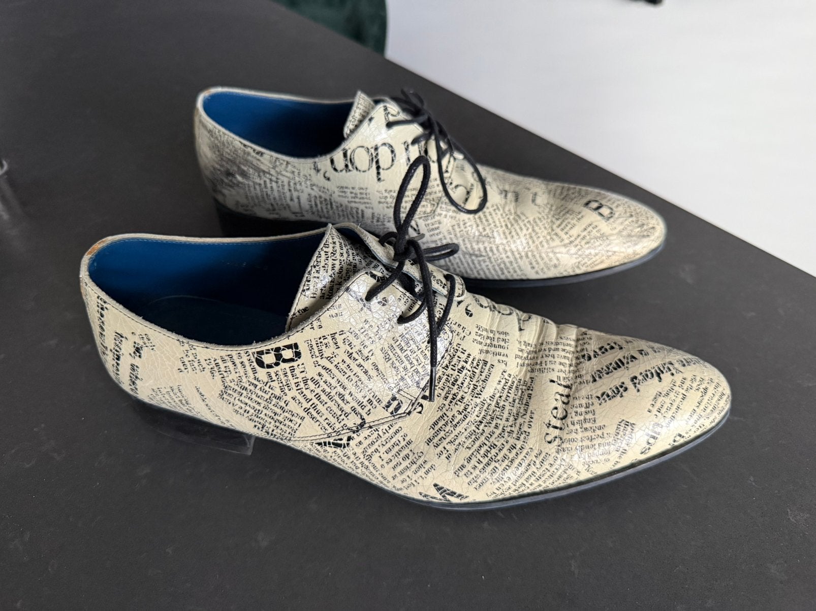 Mascolori Nette Schoenen met Krantenprint en Riem (maat 43), Ophalen of Verzenden, Zo goed als nieuw