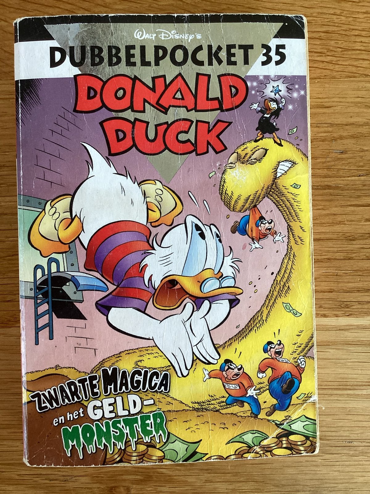 Donald Duck Dubbelpocket 35 Zwarte Magica en het Geldmonster, Eén stripboek, Ophalen of Verzenden, Gelezen
