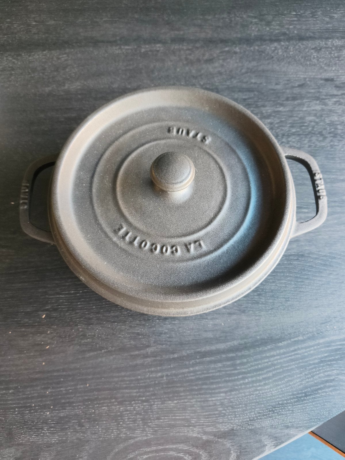Staub Gietijzeren Braadpan - La Cocotte 24cm, Geschikt voor inductie, Ophalen of Verzenden, Zo goed als nieuw, Braadpan