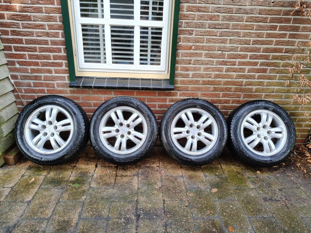 Hyundai velgen met Uniroyal winterbanden (zonder sensor), Ophalen, Gebruikt, 16 inch, Banden en Velgen