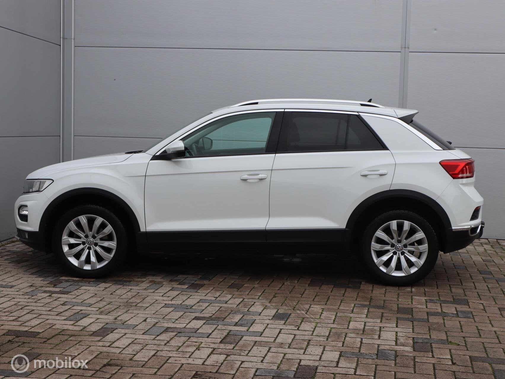 Volkswagen T-Roc 1.5 TSI Style Trekhaak CarPlay Lane ACC Cli, Voorwielaandrijving, Dealer onderhouden, Stof, 4 cilinders
