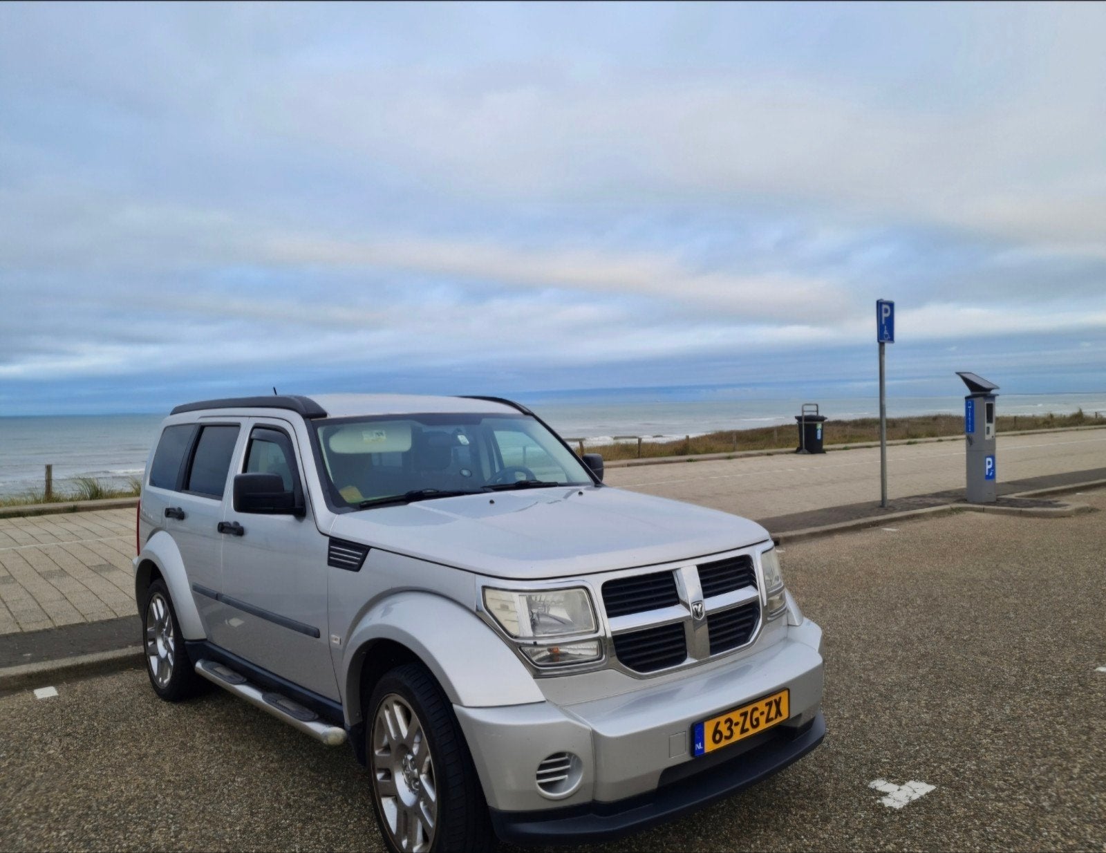 Dodge Nitro 2.8 CRD 4X2 2008 Grijs, Auto's, Achterwielaandrijving, 4 cilinders, 1 kg, Origineel Nederlands