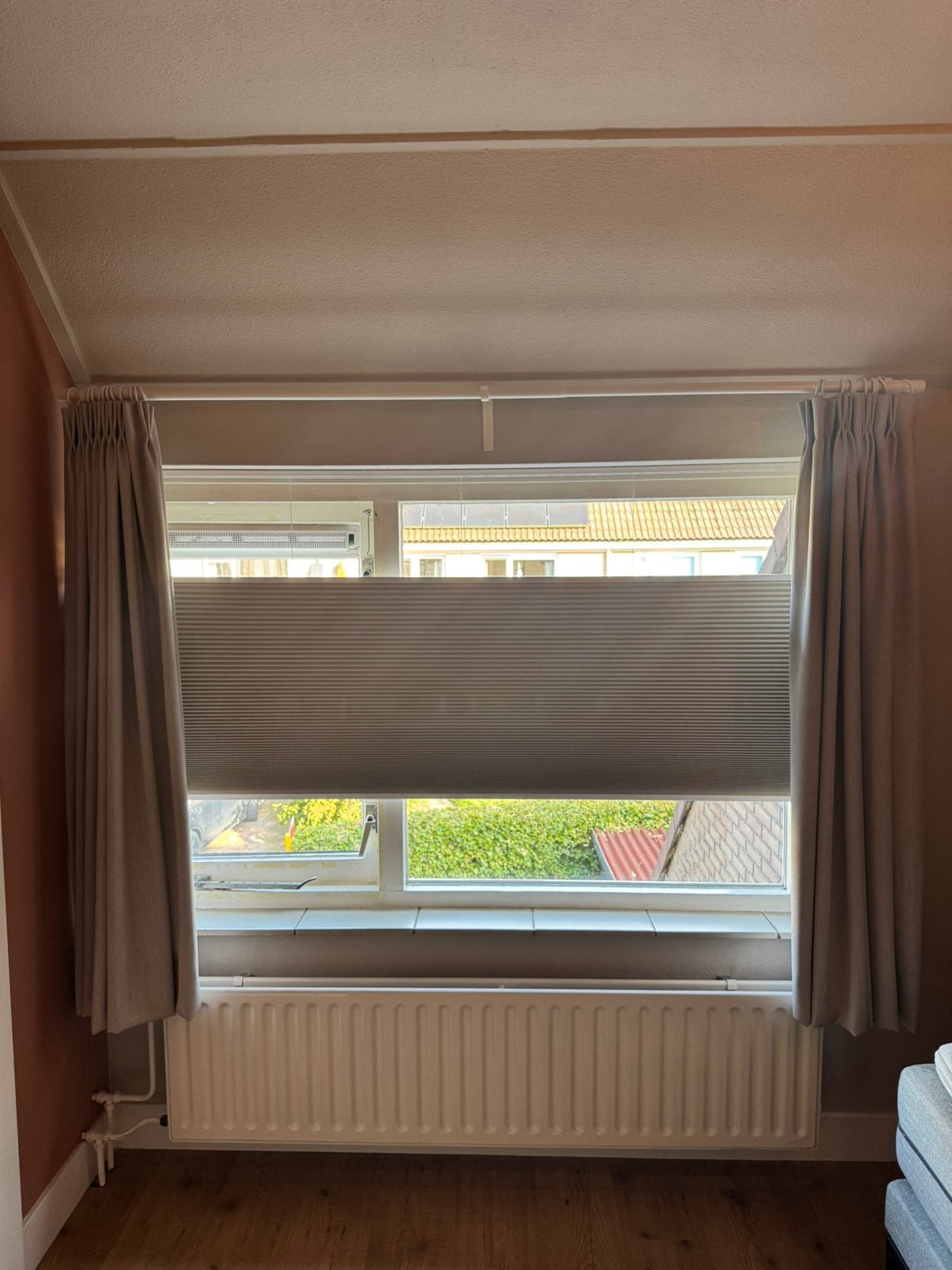 Beige plissé gordijn, zonsverduisterend. 187cm B, 115 H, Ophalen, Zo goed als nieuw, Beige