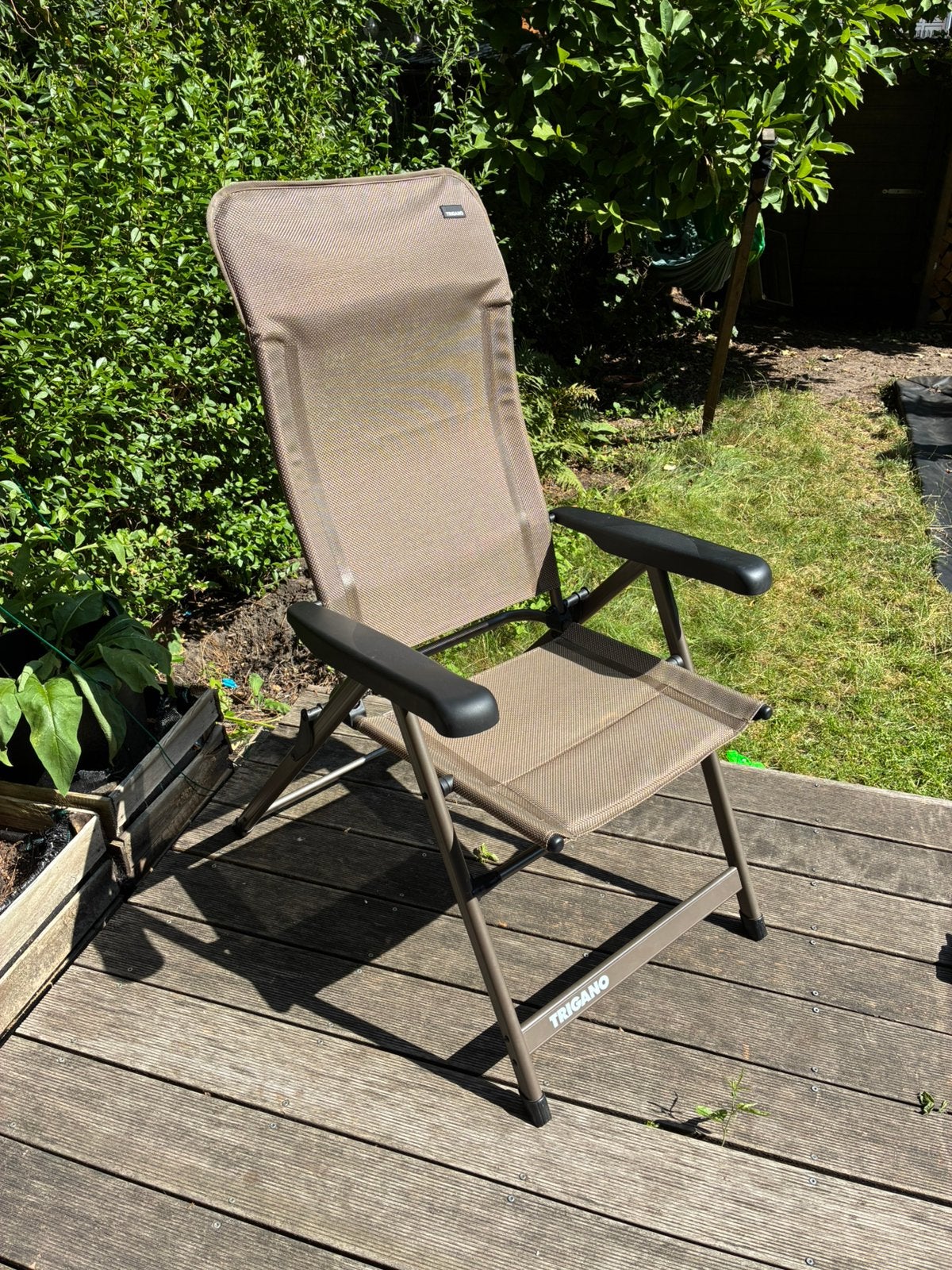 Twee Trigano campingstoelen + voetenbankjes - kleur Moka, Caravans en Kamperen, Ophalen, Zo goed als nieuw, Campingstoel