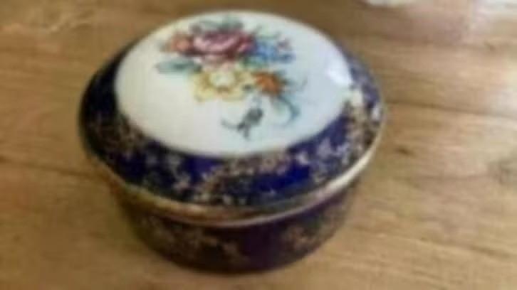 Antiek doosje/ schaaltje . merk: Herford, Ophalen of Verzenden, Overige stijlen, Porselein, Schaal of Schalen