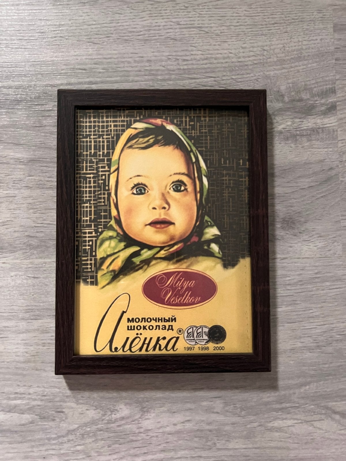 Vintage Alenka Chocolade Baby Poster in Lijst, Minder dan 50 cm, Gebruikt, Ophalen of Verzenden, Foto of Poster